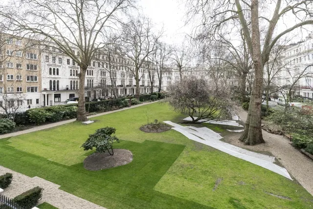 Photo 2 — Kensington Gardens Square London W2