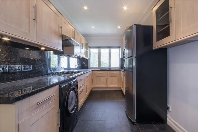 West Heath Road, London, NW3, photo 2
