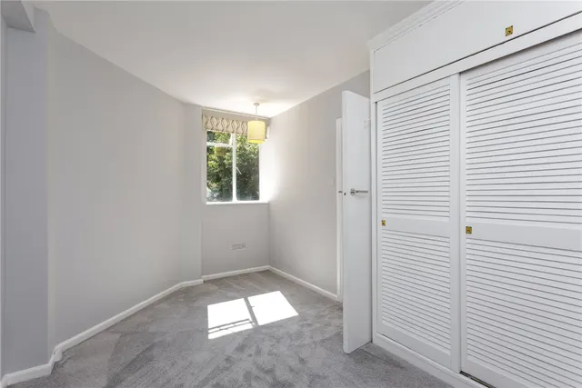 Upper Richmond Road, London, SW15, photo 1