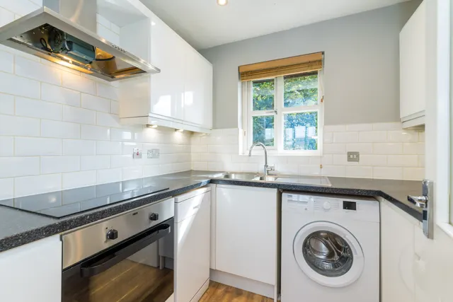 St. James Court, Standish, WN6, photo 2