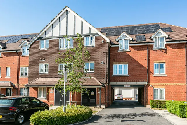 Gatehouse Close, Ashford, TW15, photo 1