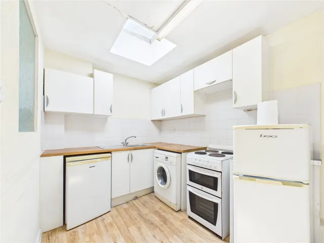 Overnhill Road, Downend, BS16, photo 3
