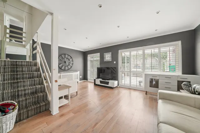 Photo 3 — Claremont Close, Orpington, kent, BR6 7AD