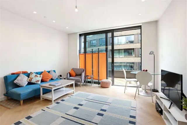 Wood Crescent, London, W12 7GP, photo 1