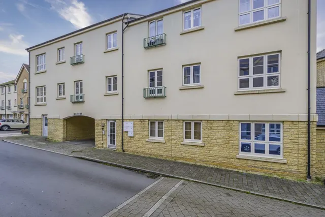 Sir Bernard Lovell Road, Malmesbury, SN16, photo 1