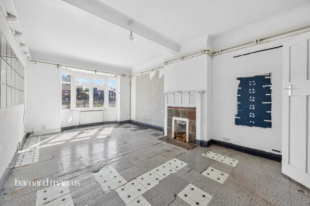 Photo 3 — Brighton Road, South Croydon