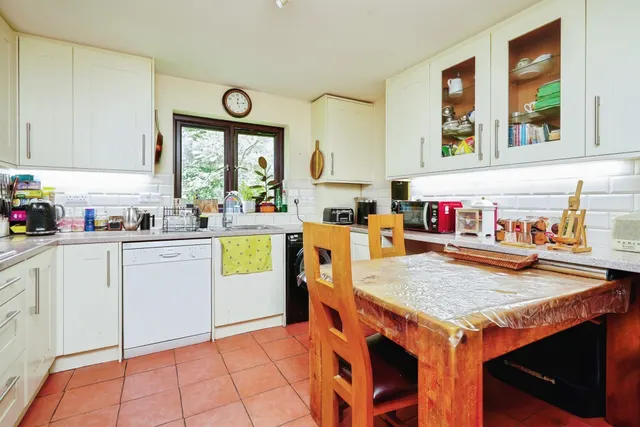 Photo 3 — Dorchester Close, Headington, Oxford