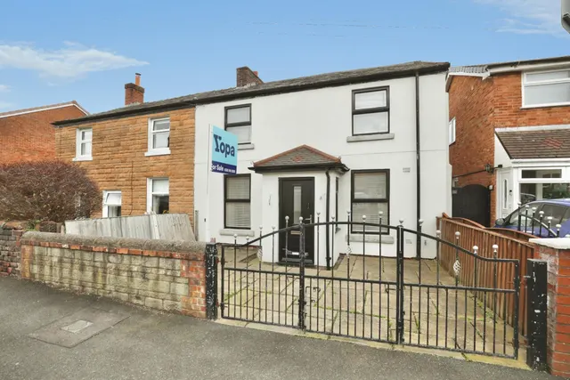 Holt Lane, Prescot, L35, photo 1