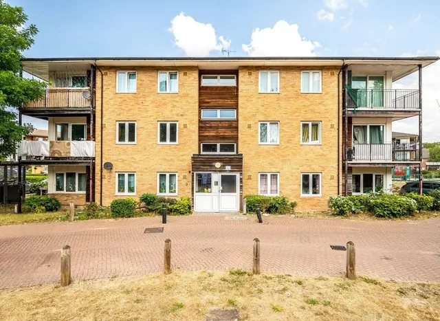 Blackburn Way, Hounslow, TW4, photo 1