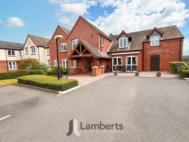 23 Pardoe Court New Road, Studley, photo 1
