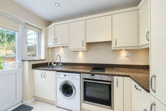Harvest Court, St. Ives, PE27, photo 3