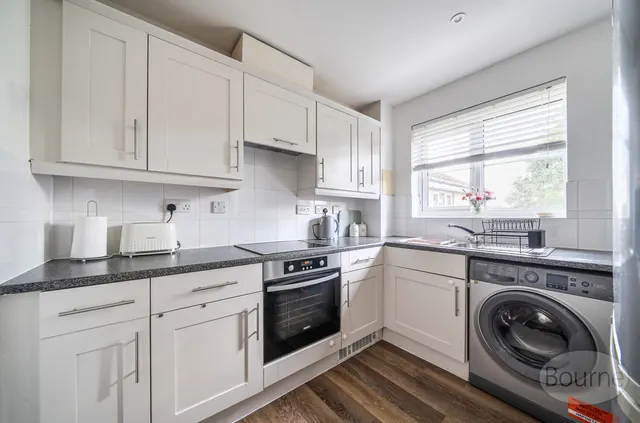 Sherriff Close, Esher, KT10, photo 3