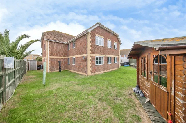 Hastings Avenue, Clacton-On-Sea, CO15, photo 2