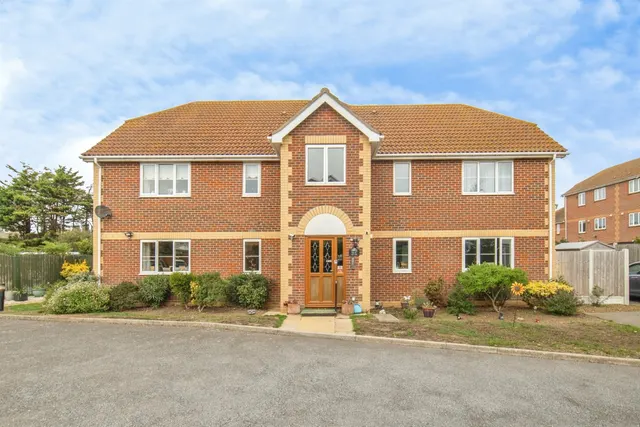 Hastings Avenue, Clacton-On-Sea, CO15, photo 1