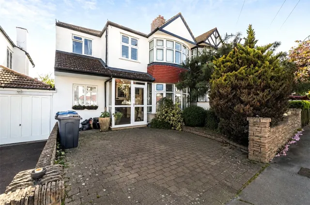Sundial Avenue, London, SE25, photo 1