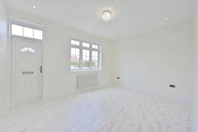 London, SW20, photo 1
