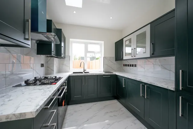 London, SW20, photo 2