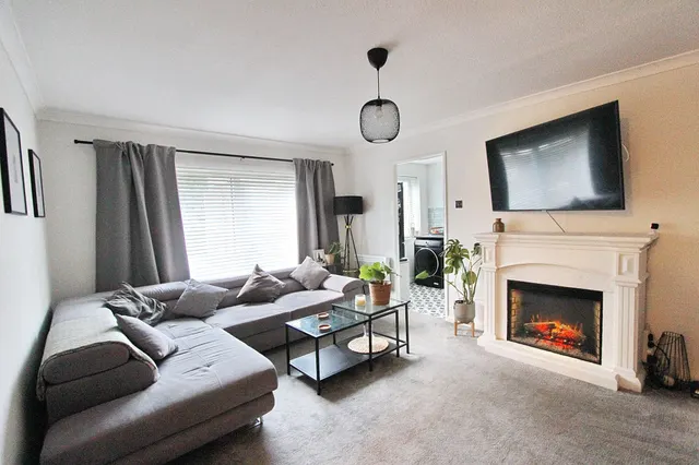 Baguley Crescent, Middleton, M24, photo 3