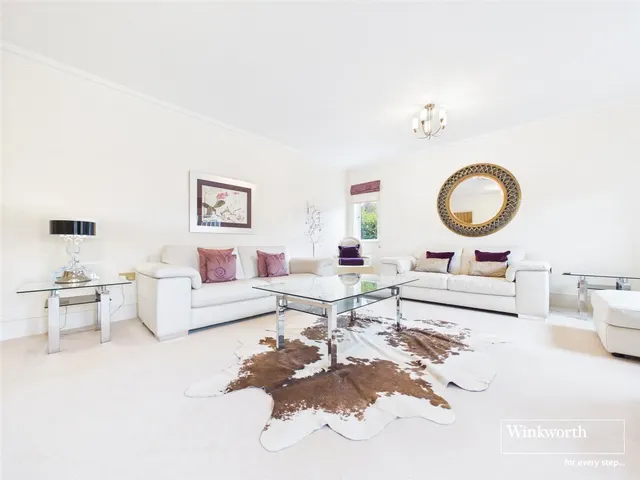 Abbey Gardens, Upper Woolhampton, RG7, photo 1