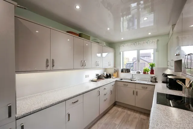 Bretton Close, Dunscroft, DN7, photo 3