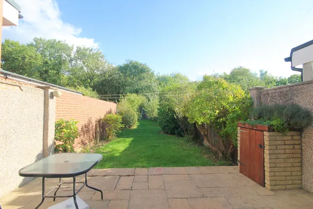 Robin Hood Way, Greenford, UB6, photo 3
