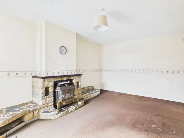 North Road, Droylsden, M43, photo 3