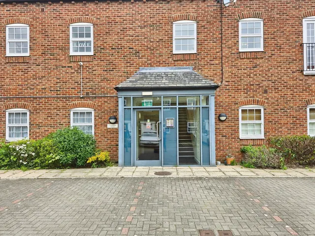 Photo 2 — Flemingate Court, Beverley, HU17 0LL