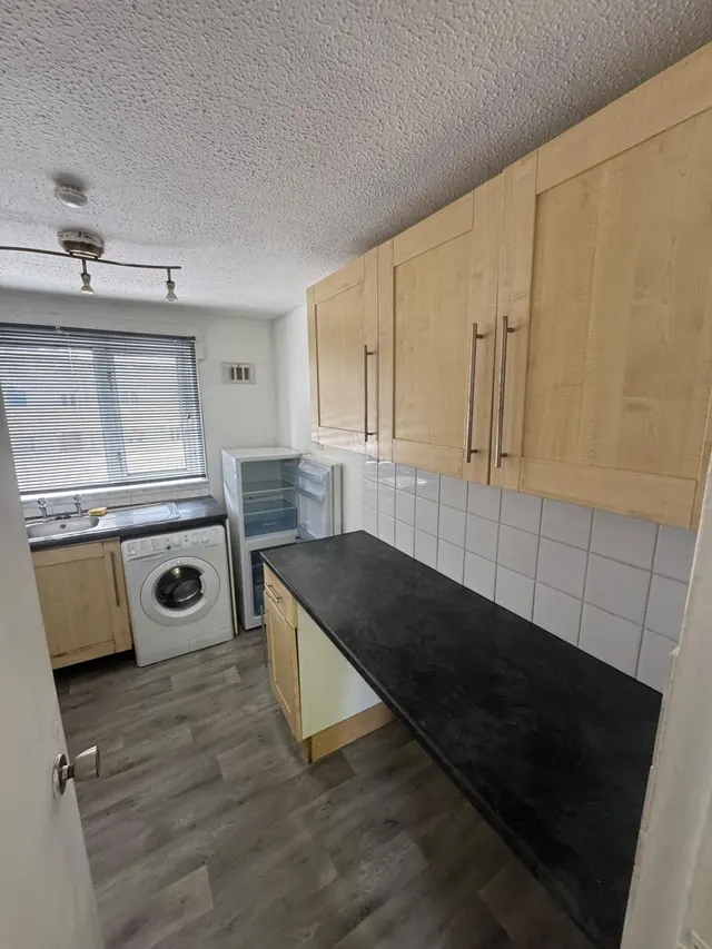 Photo 3 — Hartlaw Crescent, Hillington, Glasgow, G52