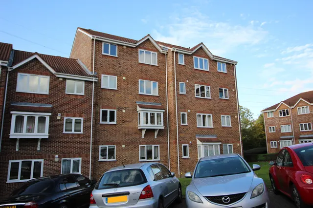 Percy Gardens, Worcester Park, KT4, photo 1