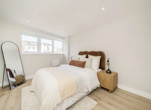 Photo 3 — Victoria Road, Surbiton, KT6