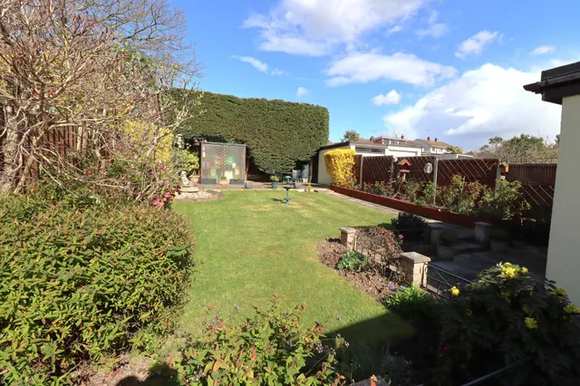 Photo 2 — Rayleigh Road, Leigh-on-Sea, Essex, SS9 5HU