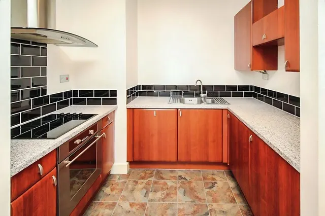 Cavendish Court, Drighlington, BD11, photo 3