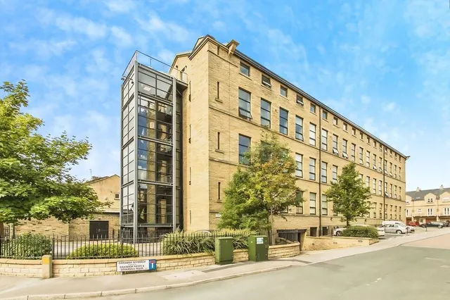 Cavendish Court, Drighlington, BD11, photo 1