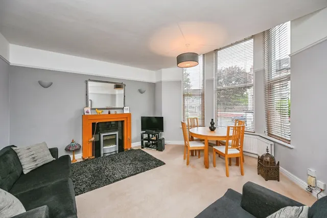 Victoria Road, Waterloo, L22, photo 3