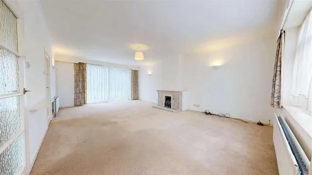 Bancroft Avenue, Buckhurst Hill, IG9, photo 3