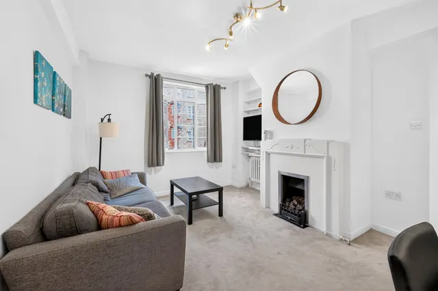 Hammersmith Road, London, W6, photo 1