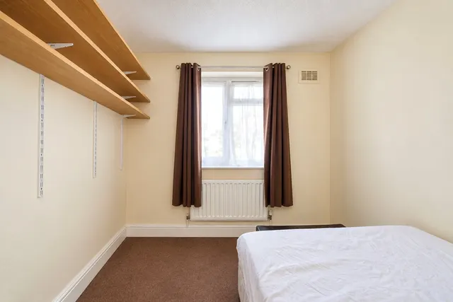 Photo 3 — Blaney Crescent, London, E6