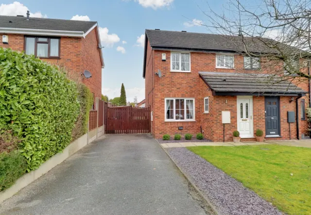 Hertford Close, Congleton, photo 1