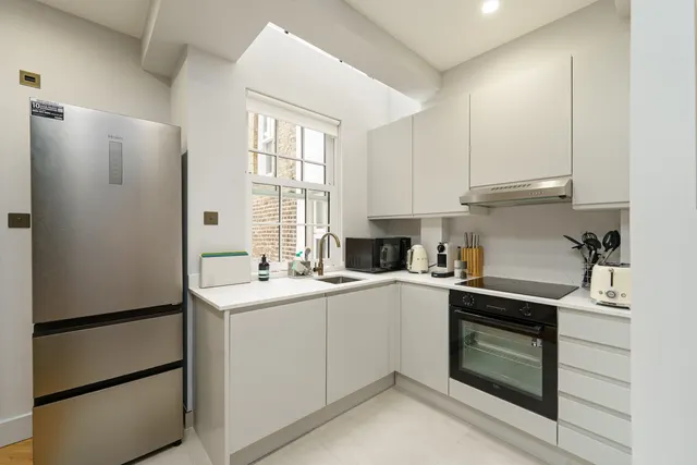 Windmill Street, Marylebone, W1T, photo 1
