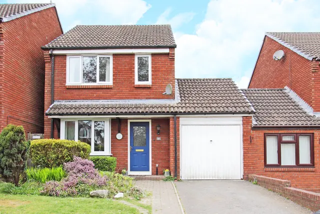 Rectory Place, Weyhill, photo 1