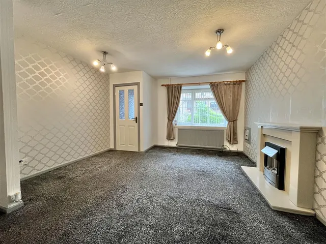 Holly Bank, Hollingworth, SK14, photo 3