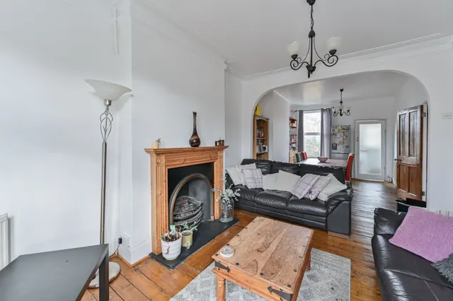 Photo 3 — 101a Radbourne Road, London