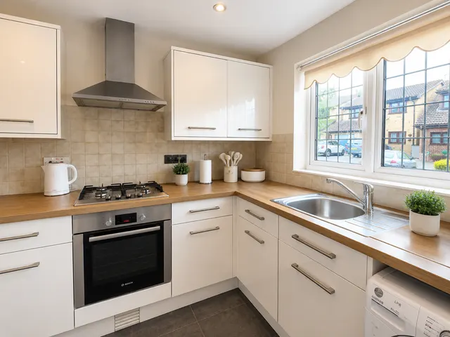 Photo 3 — Littlebrook Close