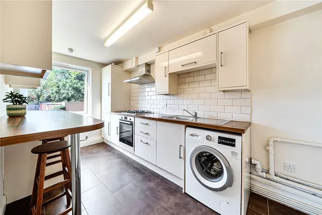 Priory Crescent, London, SE19, photo 3