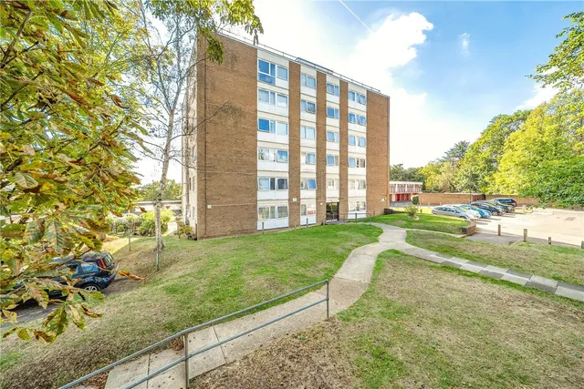 Priory Crescent, London, SE19, photo 1