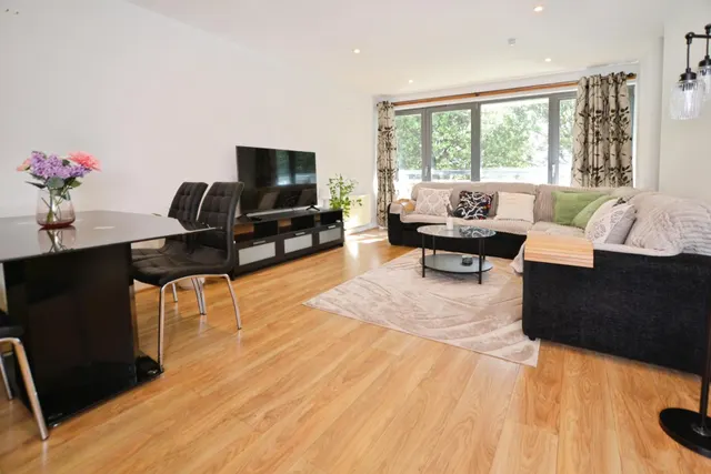 Western Harbour Terrace, Edinburgh, EH6, photo 2