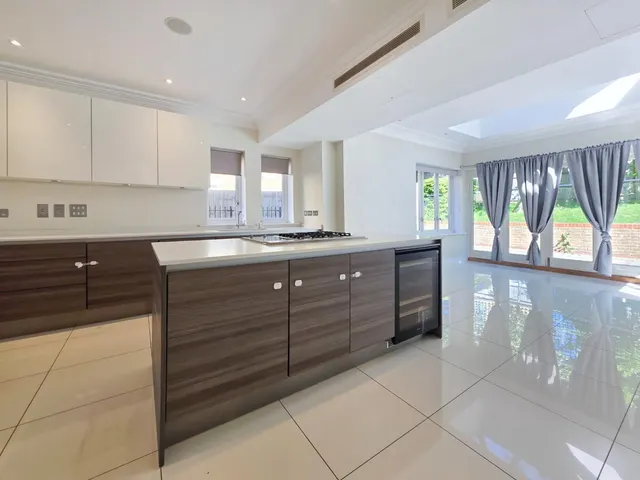 Havanna Drive, London, photo 1