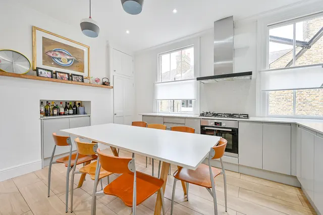 Photo 3 — 39 Prebend Mansions, Chiswick High Road, London