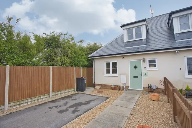 High Street, St. Margarets-at-Cliff, CT15, photo 1