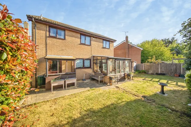 Photo 3 — Aspen Way, Little Oakley, Harwich